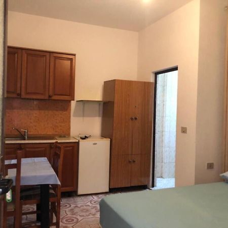 Vila Osmenaj Rent Room Or Apartment Vlorë Екстериор снимка