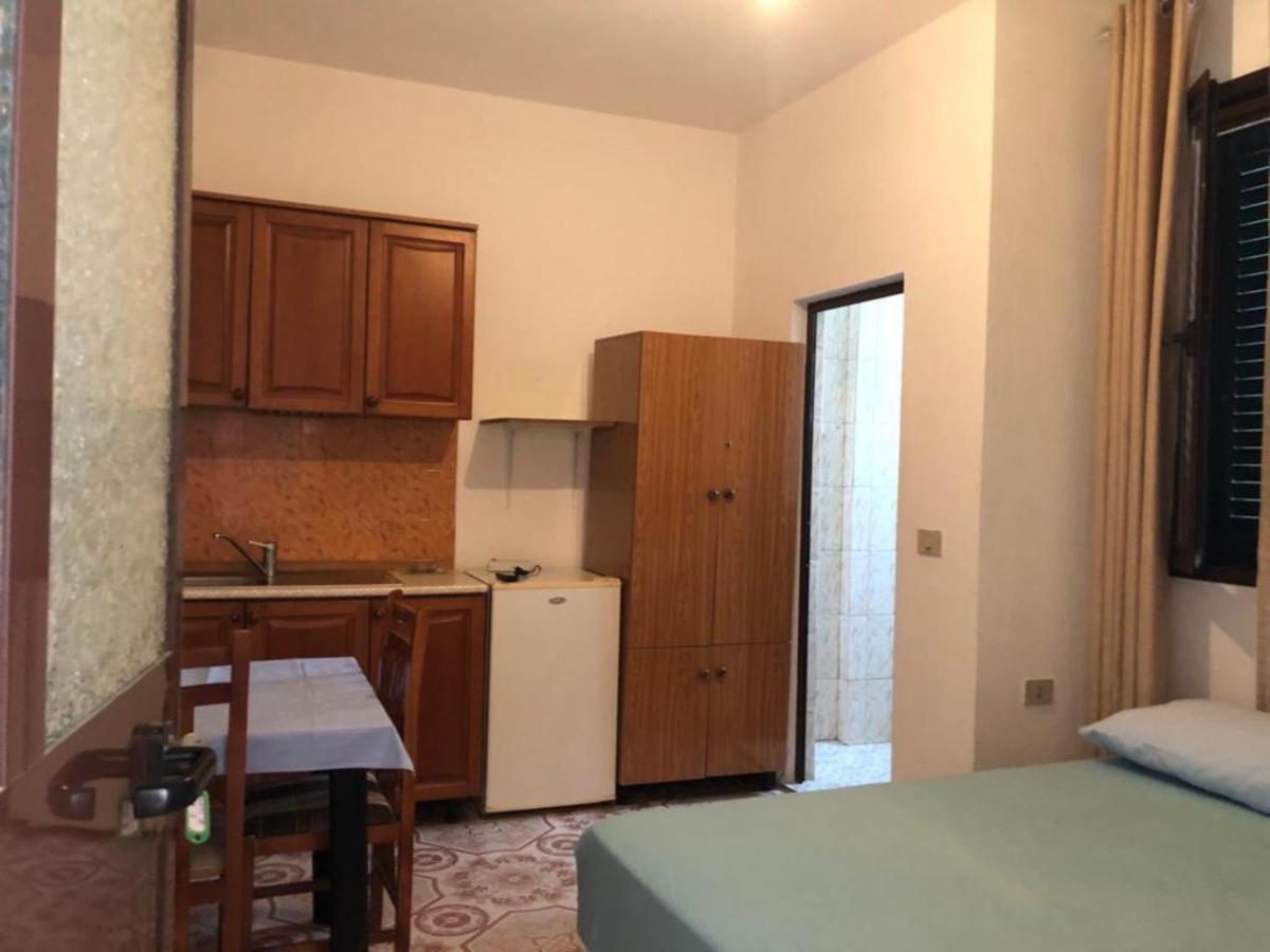 Vila Osmenaj Rent Room Or Apartment Vlorë Екстериор снимка