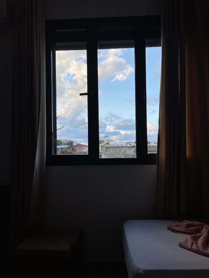 Vila Osmenaj Rent Room Or Apartment Vlorë Екстериор снимка
