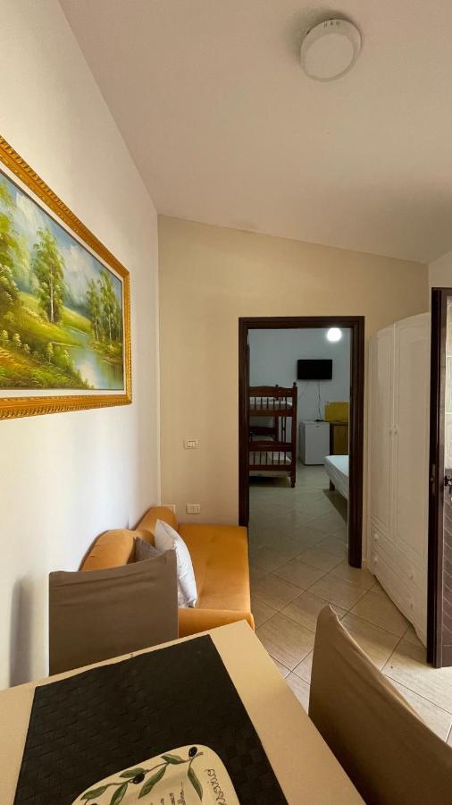 Vila Osmenaj Rent Room Or Apartment Vlorë Екстериор снимка