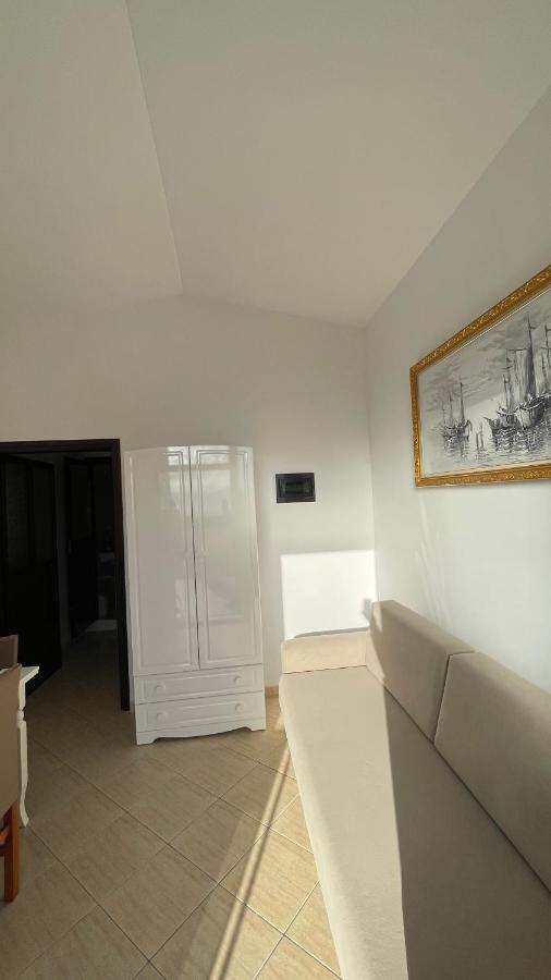 Vila Osmenaj Rent Room Or Apartment Vlorë Екстериор снимка