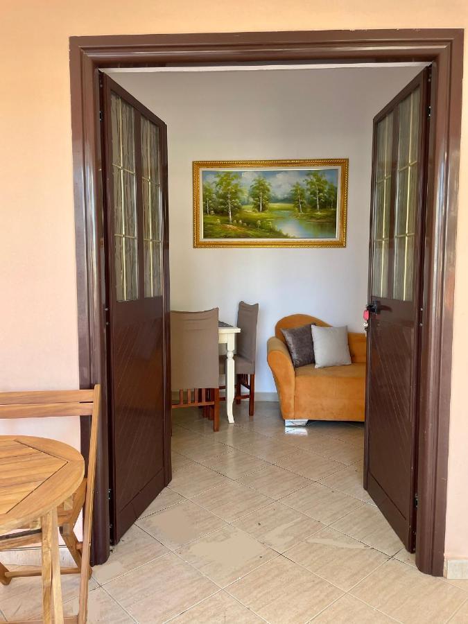 Vila Osmenaj Rent Room Or Apartment Vlorë Екстериор снимка